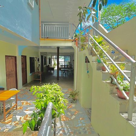 Carillo Guest House โกรอน ภายนอก รูปภาพ