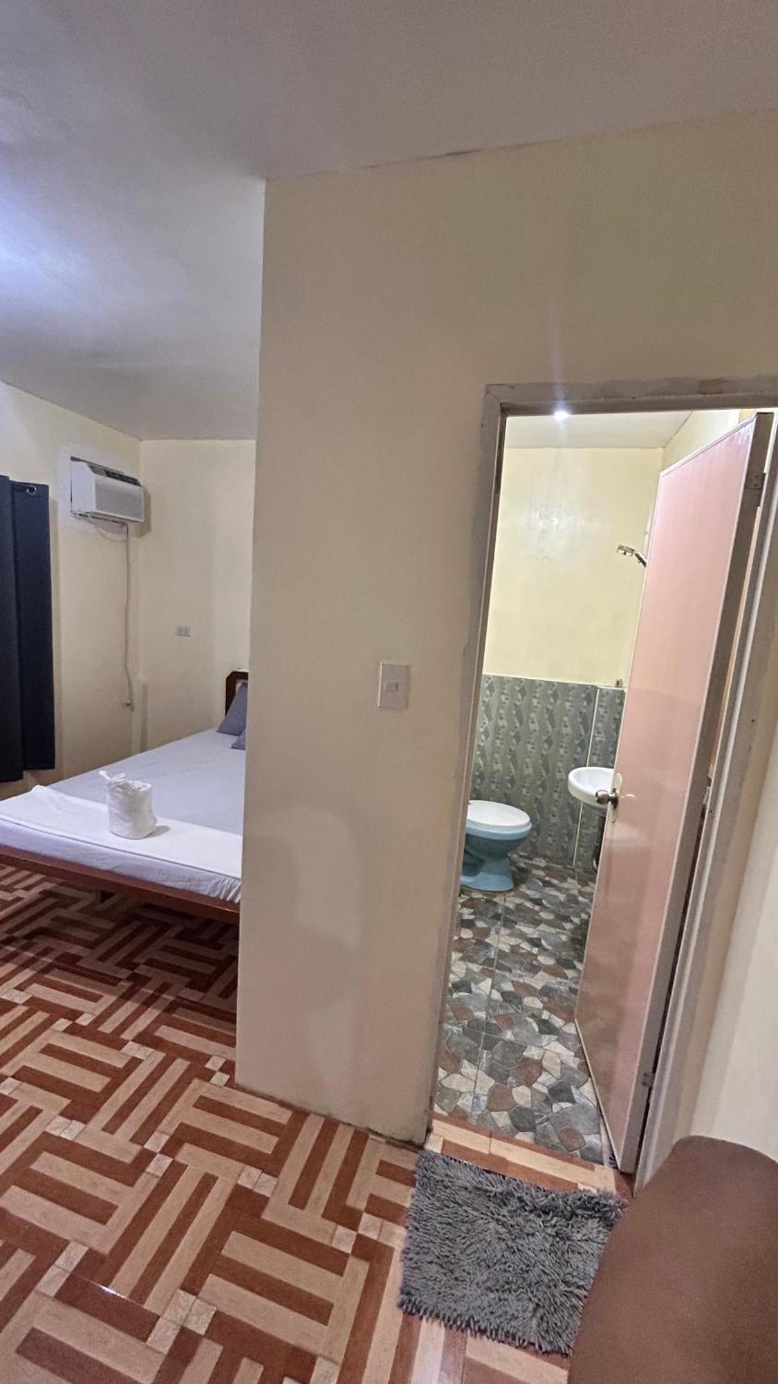 Carillo Guest House โกรอน ภายนอก รูปภาพ