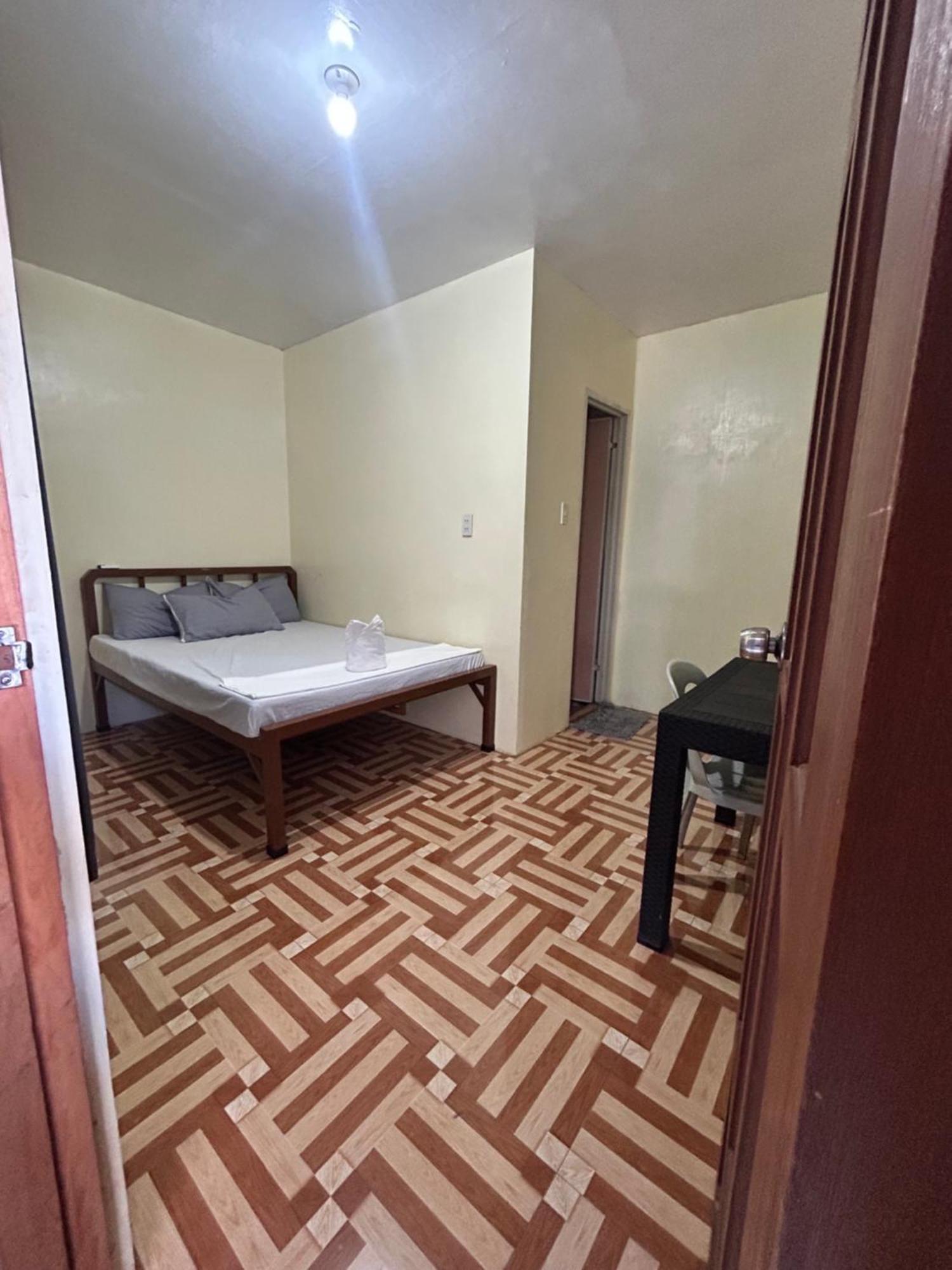 Carillo Guest House โกรอน ภายนอก รูปภาพ