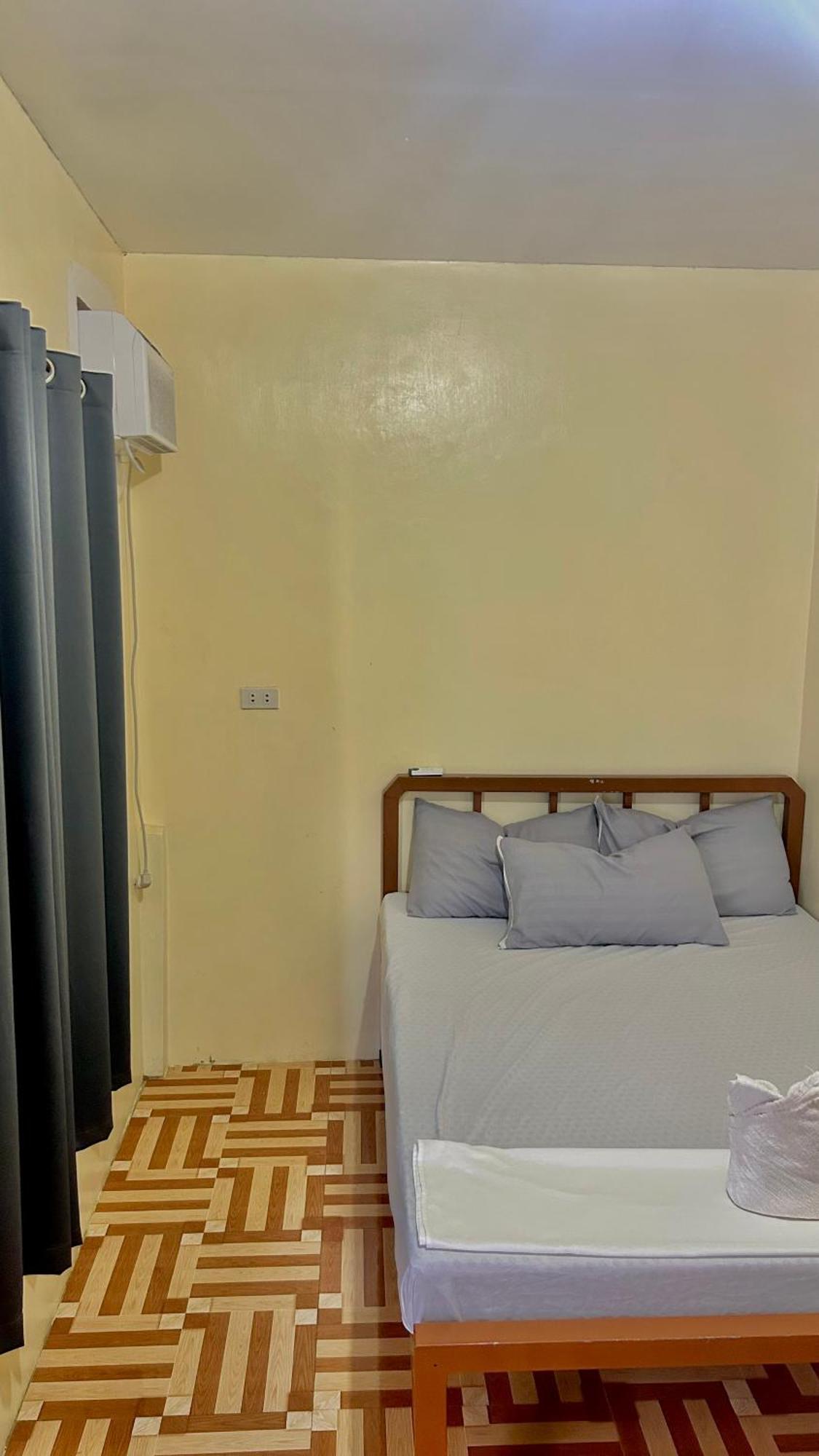 Carillo Guest House โกรอน ภายนอก รูปภาพ