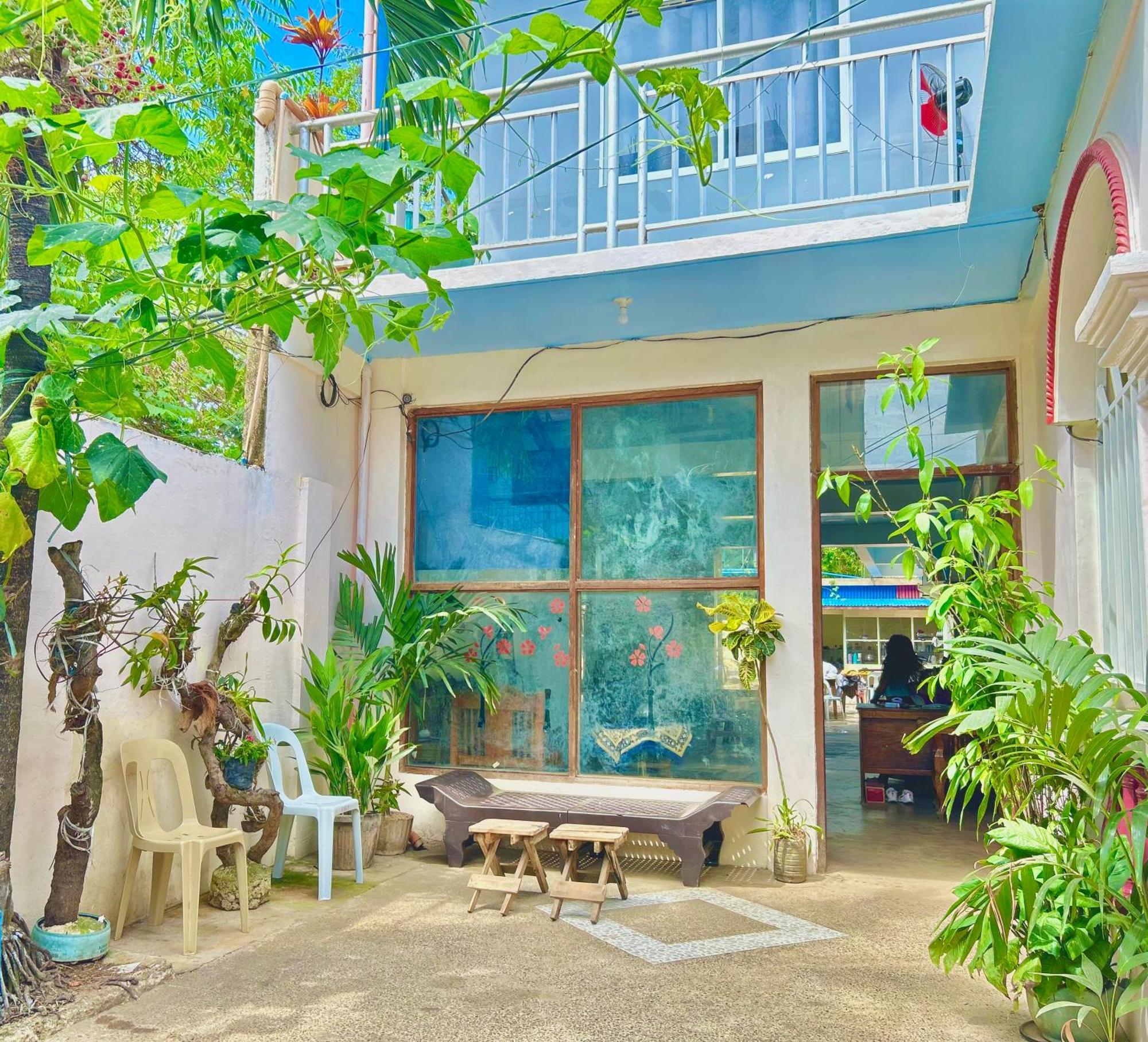 Carillo Guest House โกรอน ภายนอก รูปภาพ