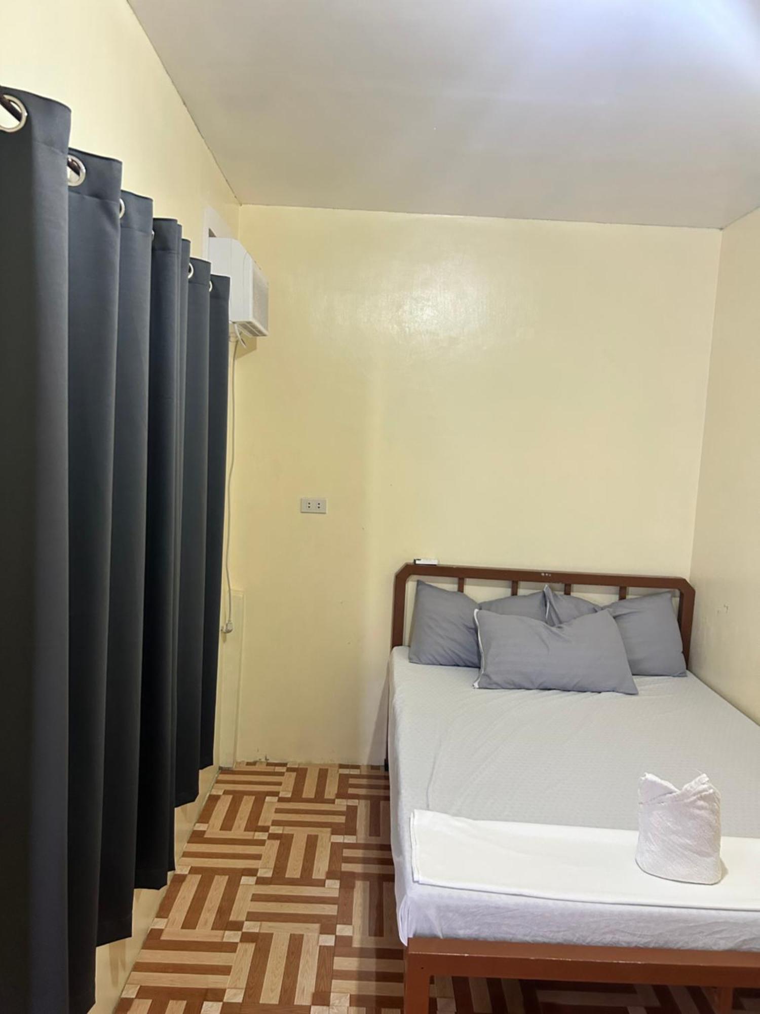 Carillo Guest House โกรอน ภายนอก รูปภาพ