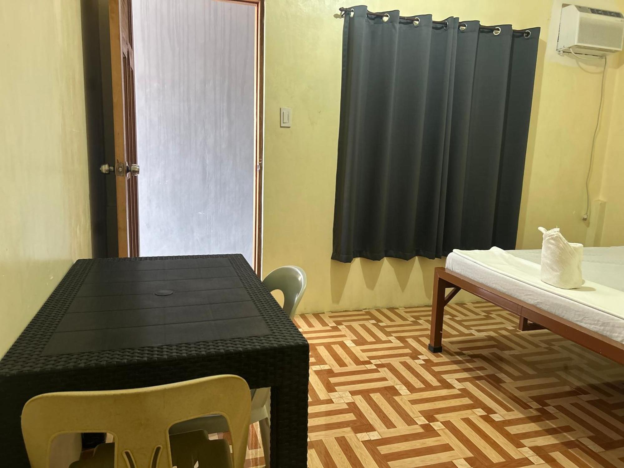 Carillo Guest House โกรอน ภายนอก รูปภาพ