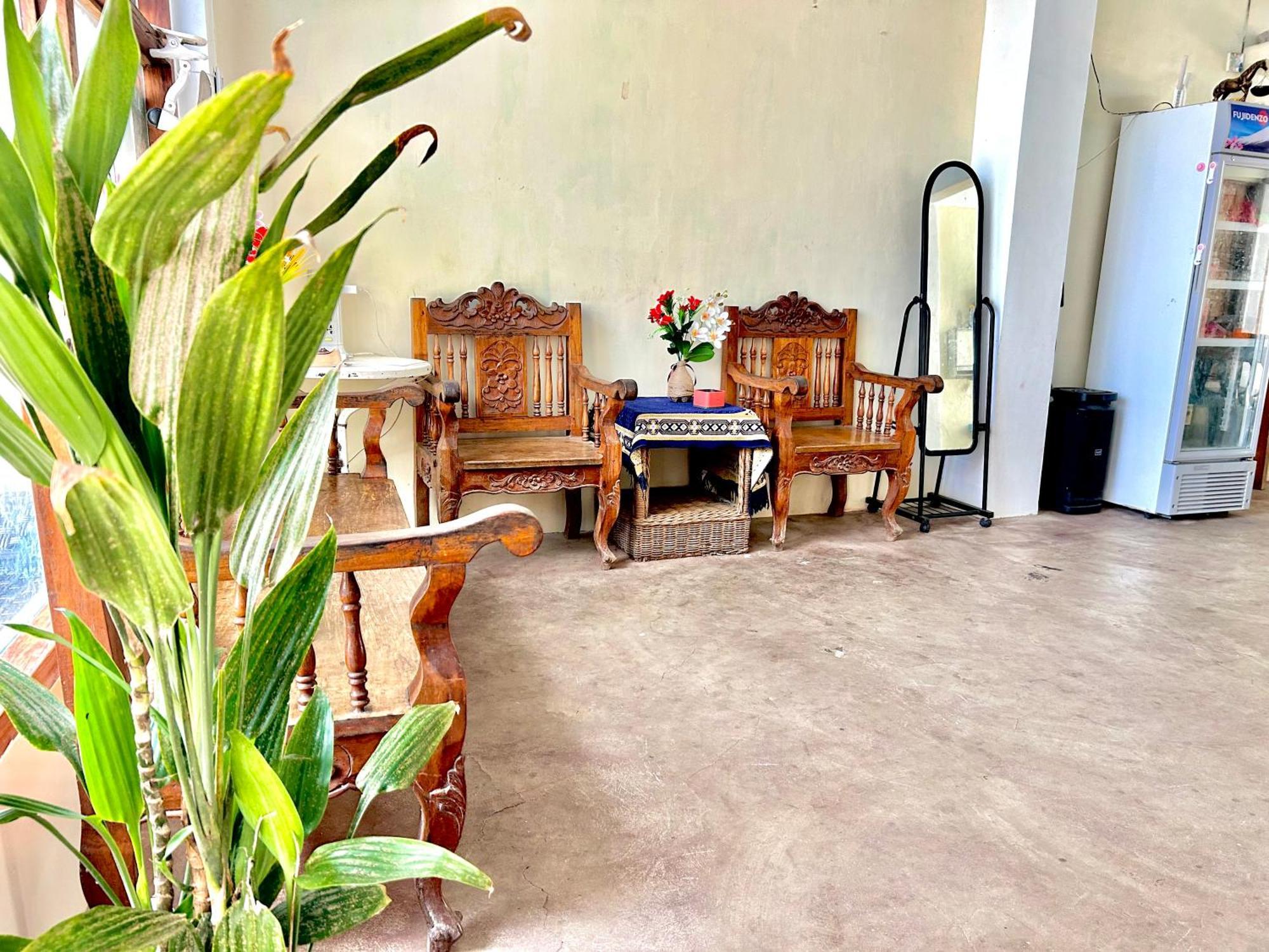 Carillo Guest House โกรอน ภายนอก รูปภาพ