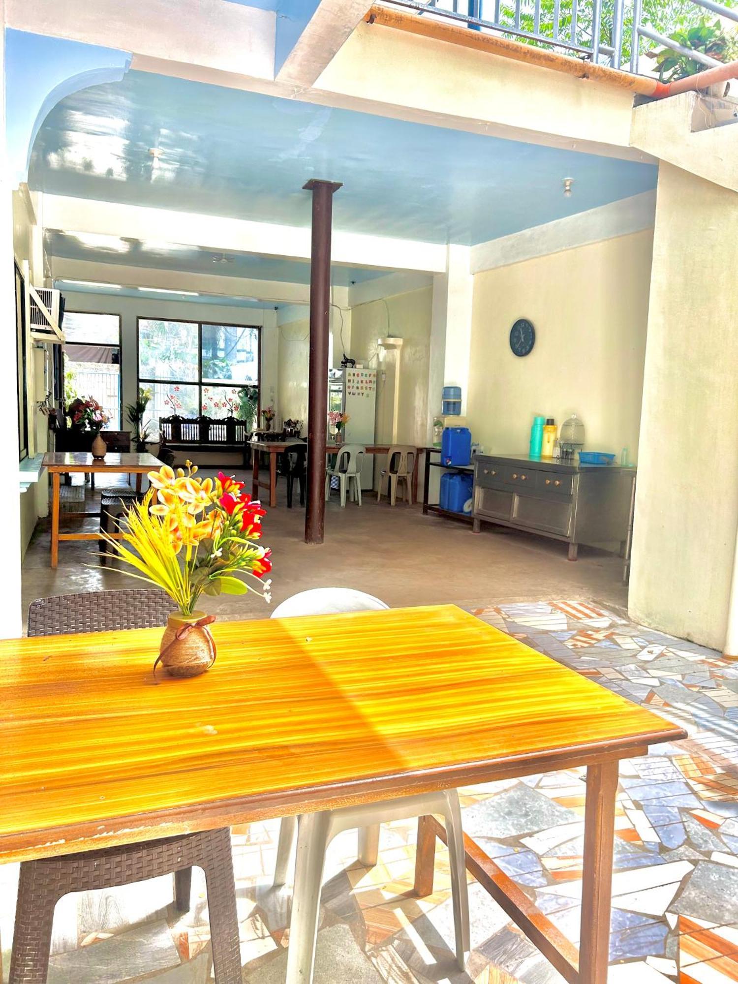 Carillo Guest House โกรอน ภายนอก รูปภาพ