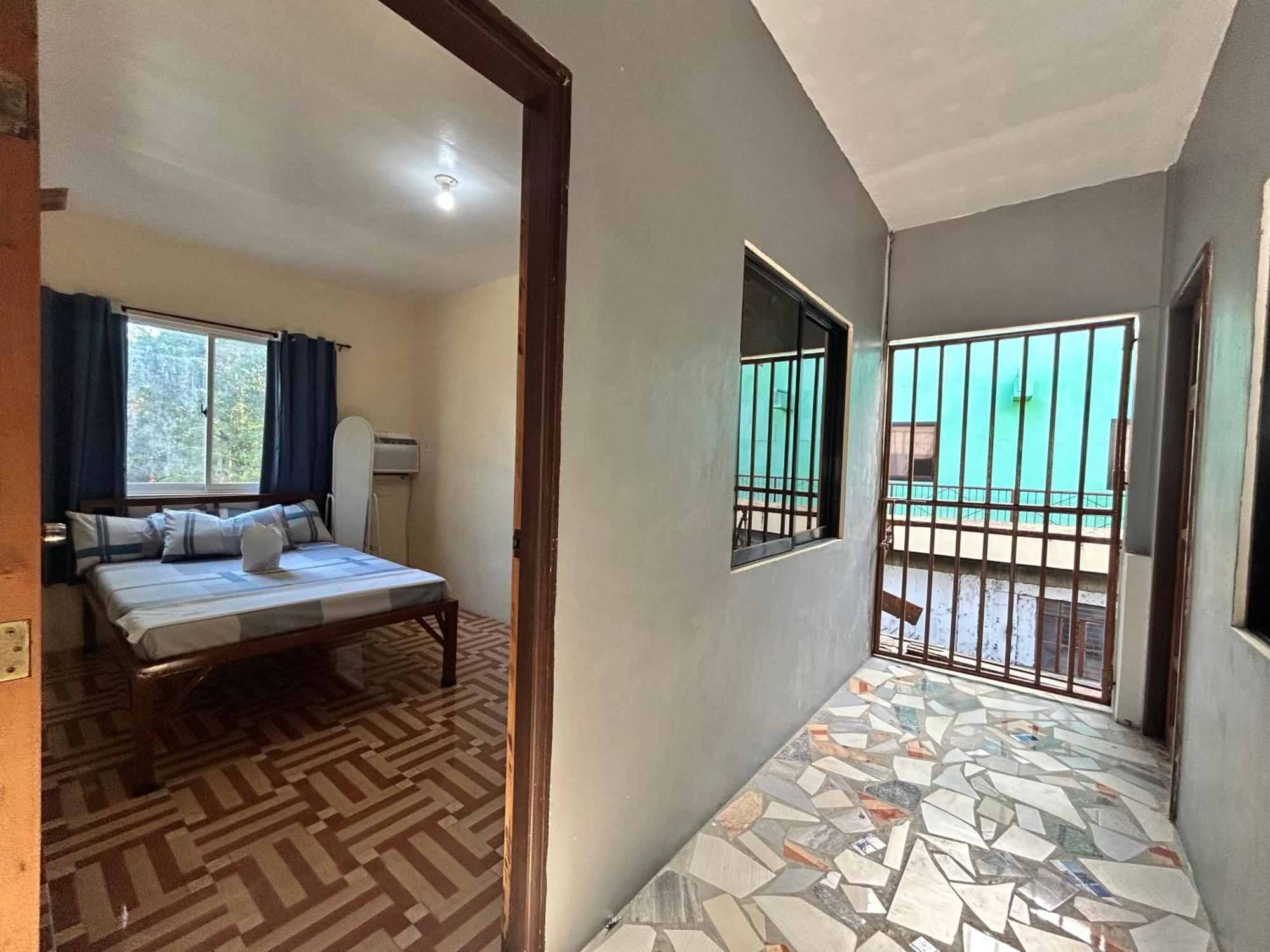 Carillo Guest House โกรอน ภายนอก รูปภาพ