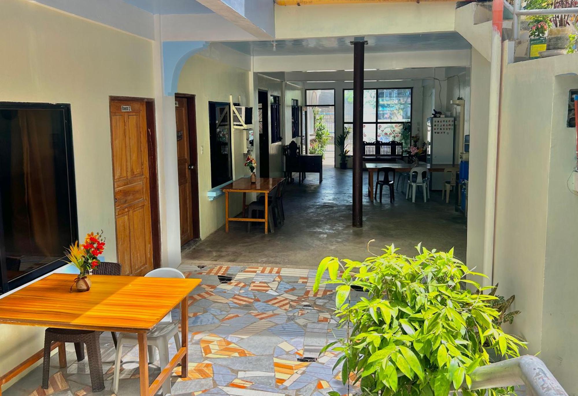 Carillo Guest House โกรอน ภายนอก รูปภาพ