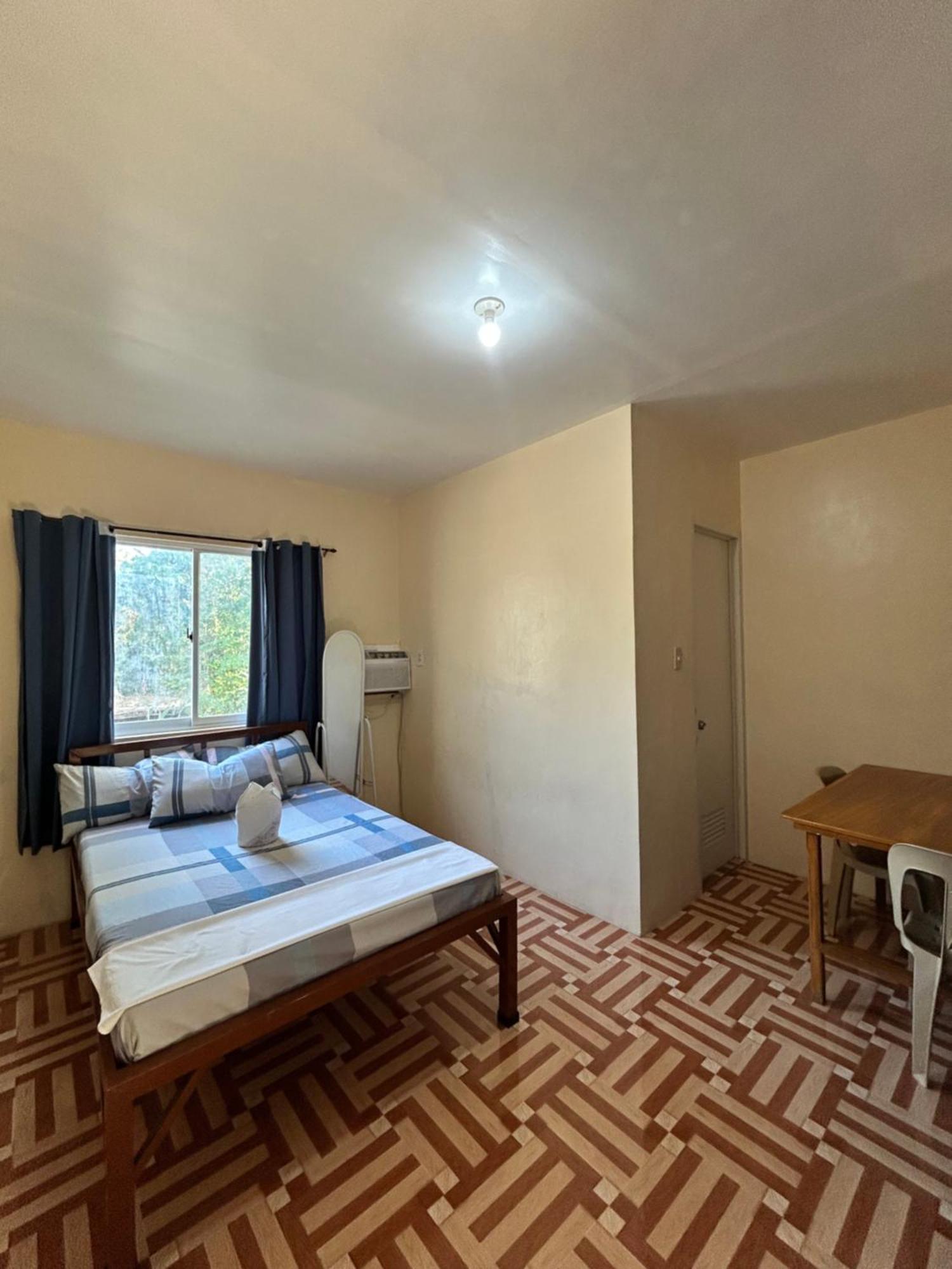 Carillo Guest House โกรอน ภายนอก รูปภาพ