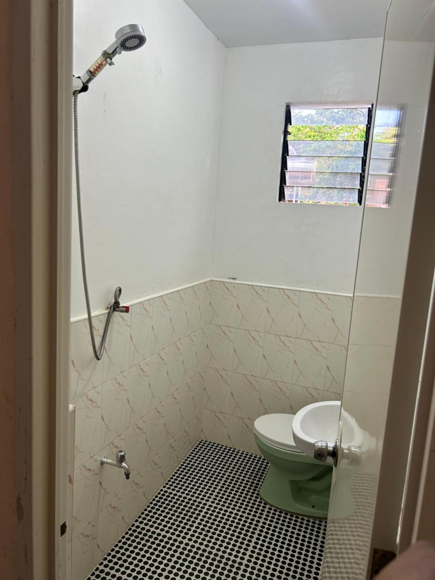 Carillo Guest House โกรอน ภายนอก รูปภาพ