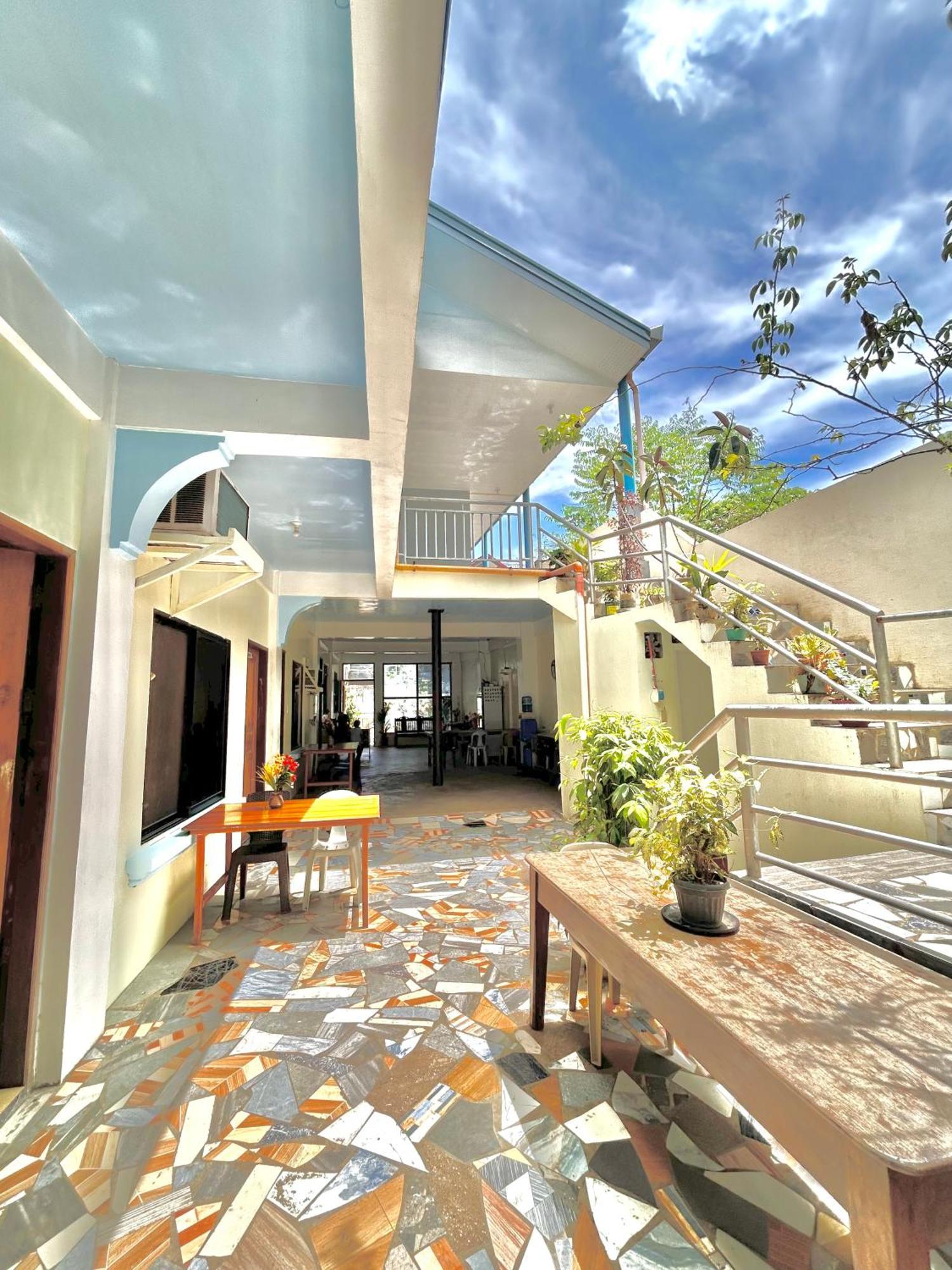 Carillo Guest House โกรอน ภายนอก รูปภาพ