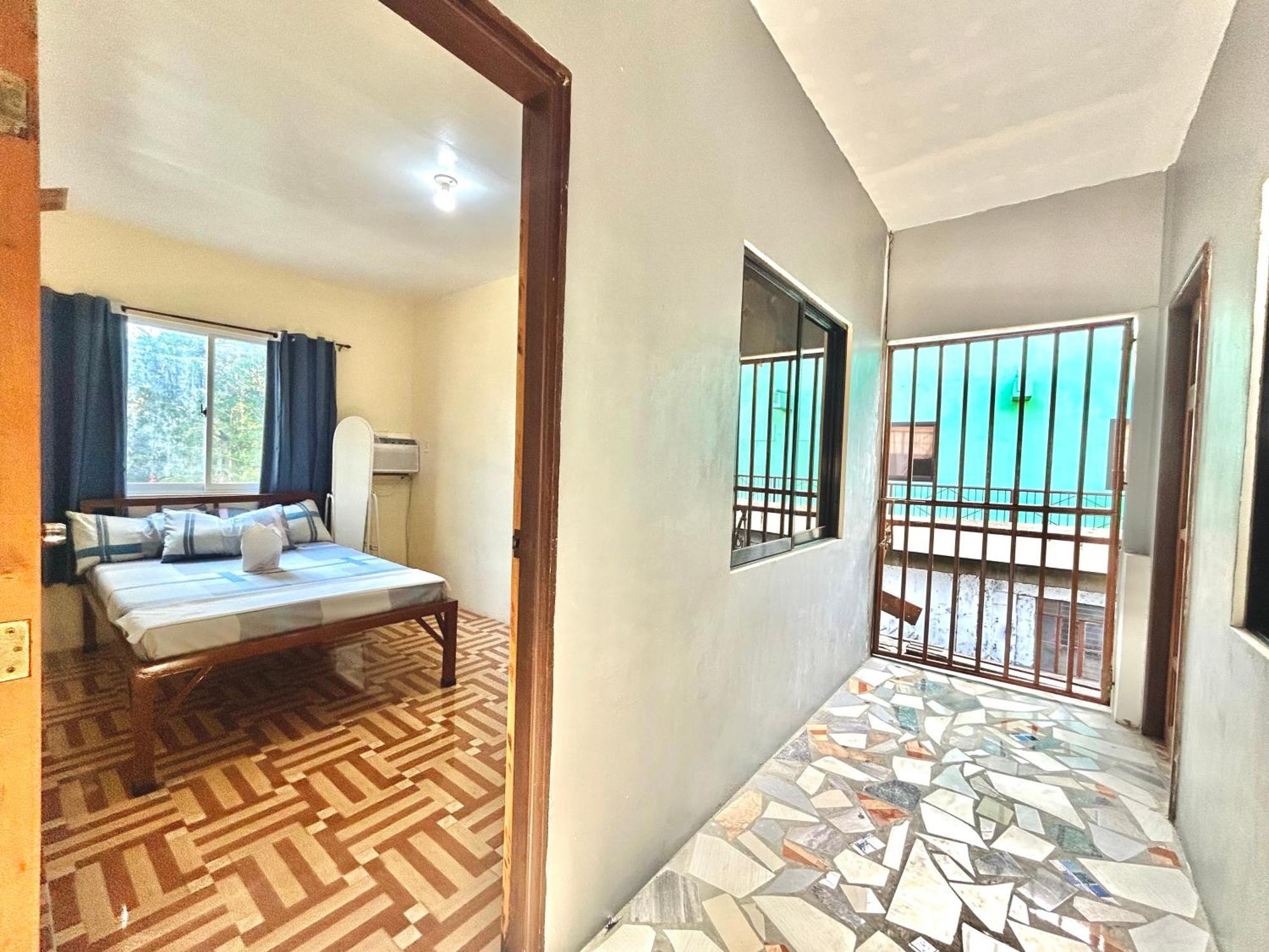 Carillo Guest House โกรอน ภายนอก รูปภาพ